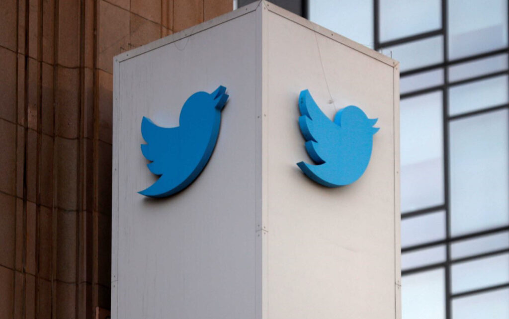 Twitter allows users to submit content with paid subscriptions