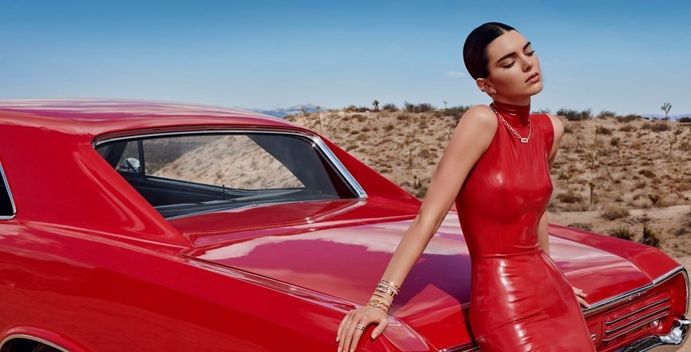 Kendall Jenner.. irresistible attraction in the heart of the American desert