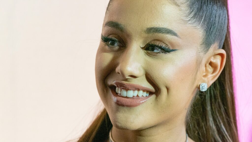 Ariana Grande wanted to hide from her appearance...because of “Botox”